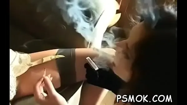 Zobrazit Smoking scene with busty honey moje klipy