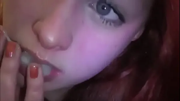 Tunjukkan Married redhead playing with cum in her mouth Klip saya