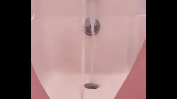 18 yo pissing fountain in the bath내 클립 표시