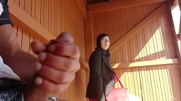 young boy shocks this muslim girl who was waiting for her bus with his big cock, OMG !!! someone surprised them; he might have problems and run awayKliplerimi göster