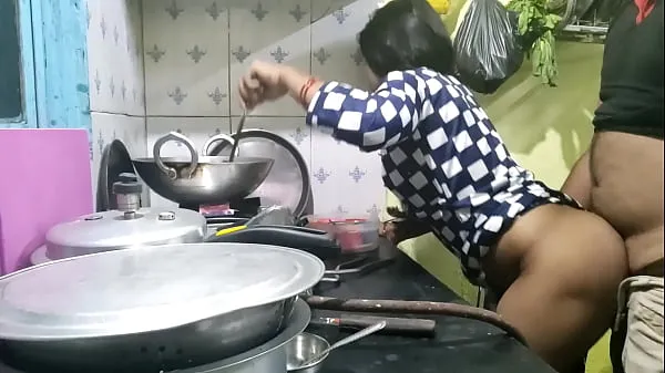 Zobrazit The maid who came from the village did not have any leaves, so the owner took advantage of that and fucked the maid (Hindi Clear Audio moje klipy