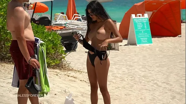 Prikaži Huge boob hotwife at the beach moje posnetke