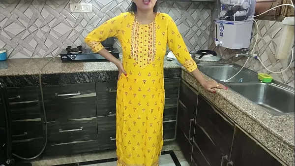 Näytä Desi bhabhi was washing dishes in kitchen then her brother in law came and said bhabhi aapka chut chahiye kya dogi hindi audio leikkeet