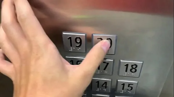 Mostrar Sexo em público, no elevador com um estranho e eles nos pegam meus clipes