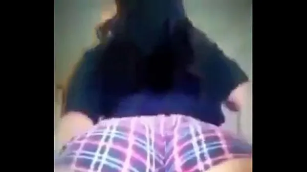 Thick white girl twerking Saját klipek megjelenítése