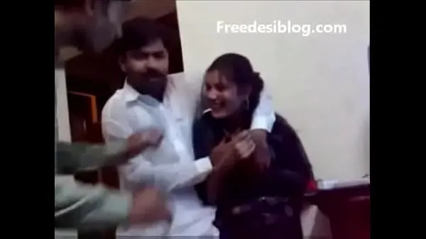 Pokaż Pakistani Desi girl and boy enjoy in hostel roommoje klipy
